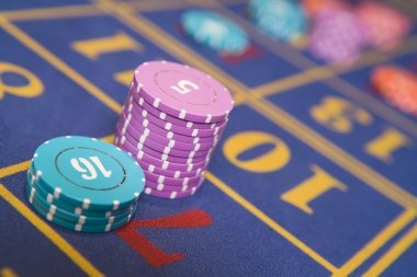 Quickspin slot gameplay interface showing reel layout and bet selectors on mobile device